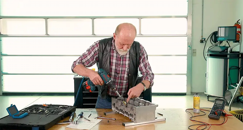 8.2 Das Lösen der Glühkerzen 8.2 Das Lösen der Glühkerzen